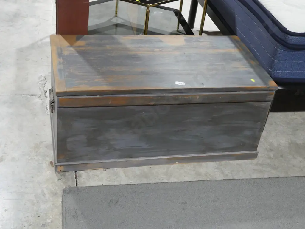 Wooden trunk Image 1++