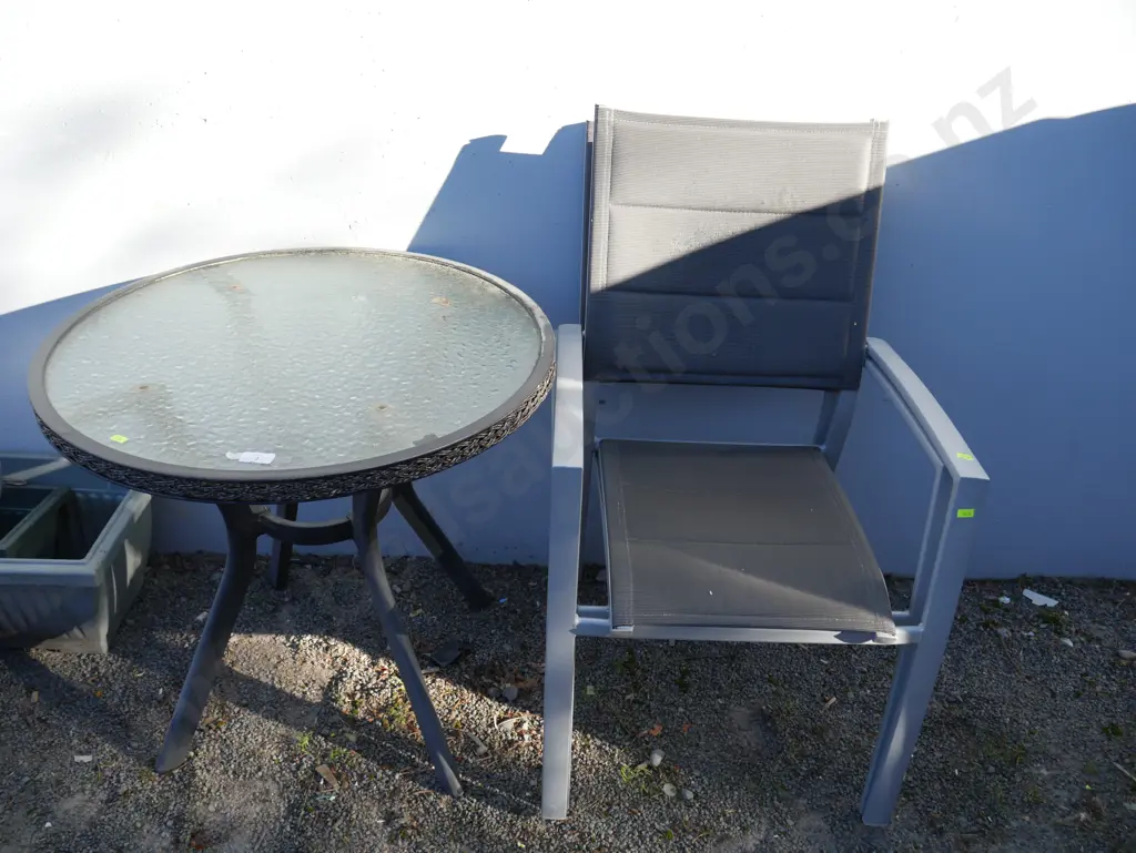 Outdoor table and two chairs Image 1++