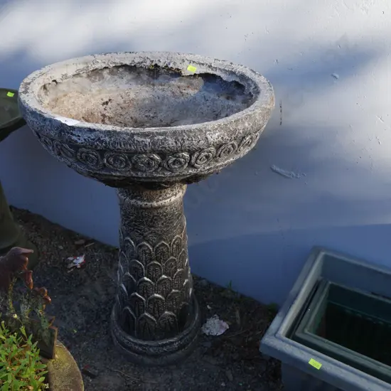 Pedestal planter