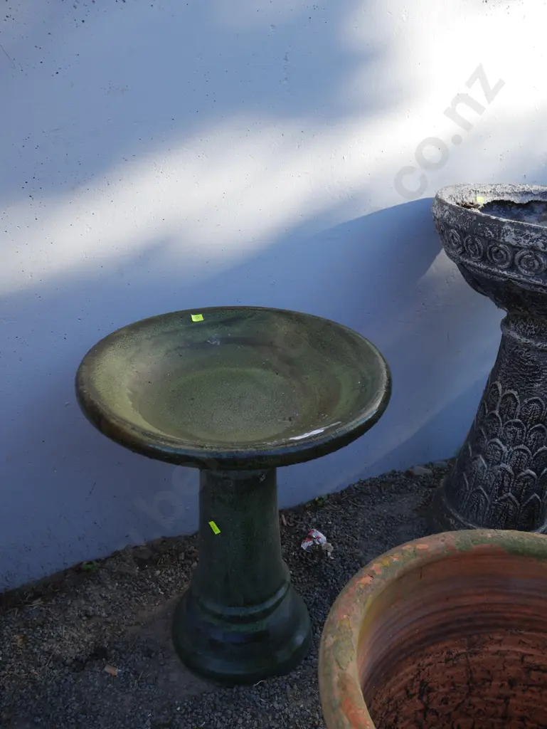 Bird bath Image 1++