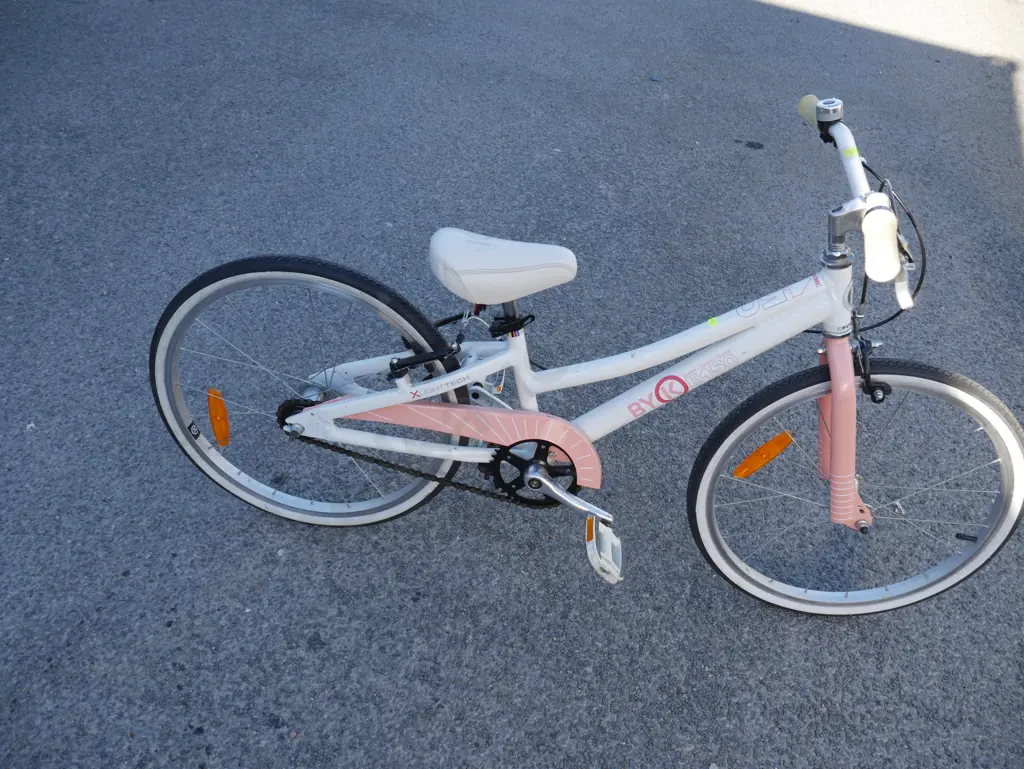 Girls bike Image 1++