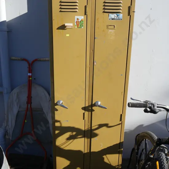Locker cabinet