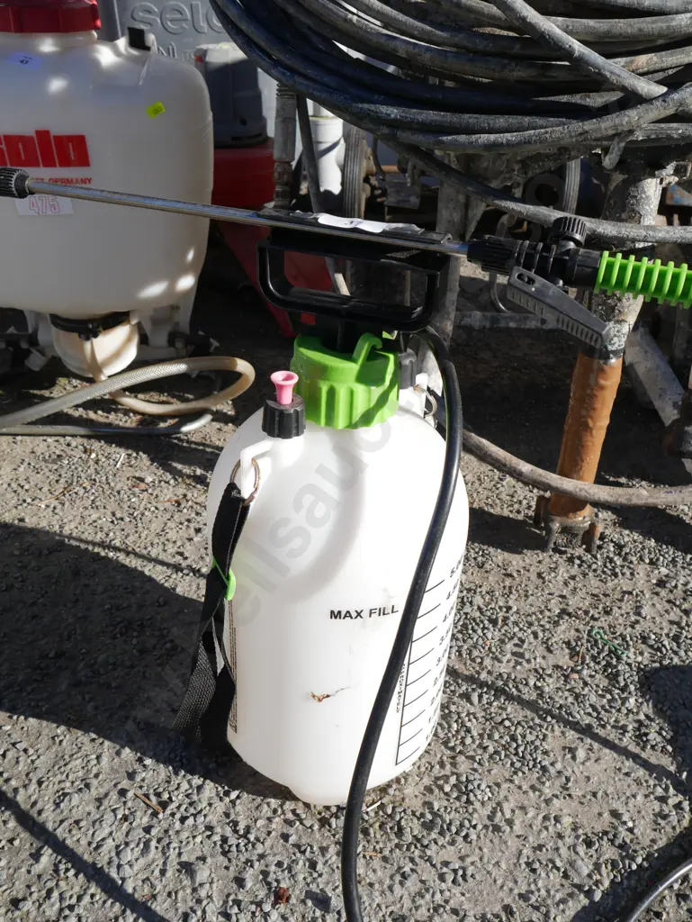 Garden sprayer Image 1++