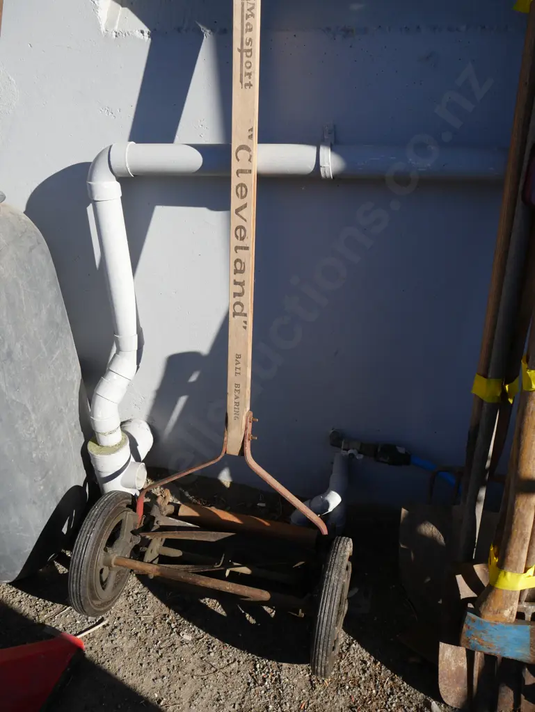 Masport Cleveland push reel mower Image 1++