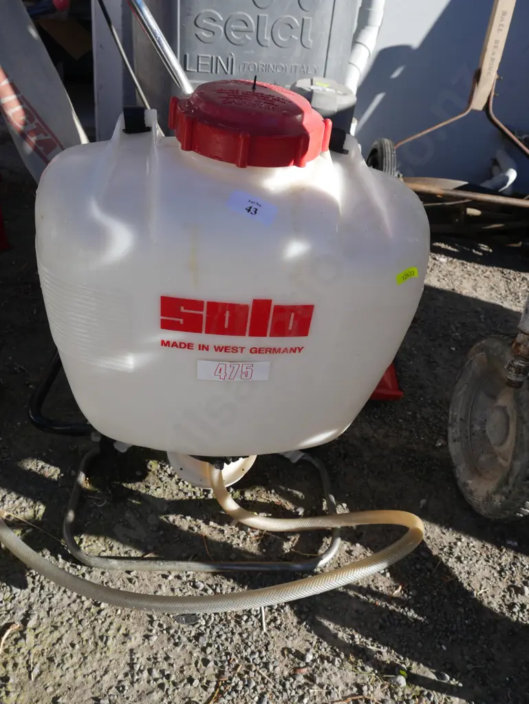 Backpack sprayer Image 1++
