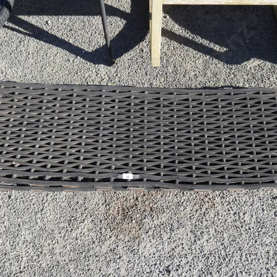 2 rubber mats