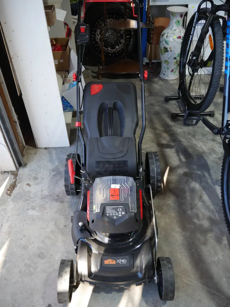 Cordless lawn mower Image 1++