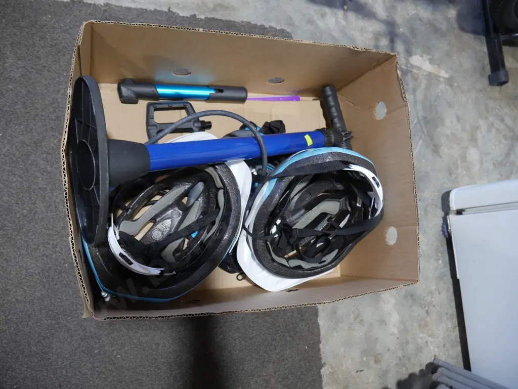 Bike helmets, air pumps Image 1++