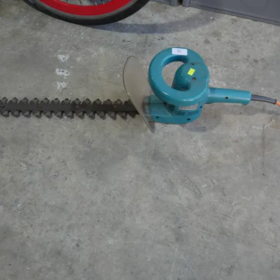 Electric hedge trimmer