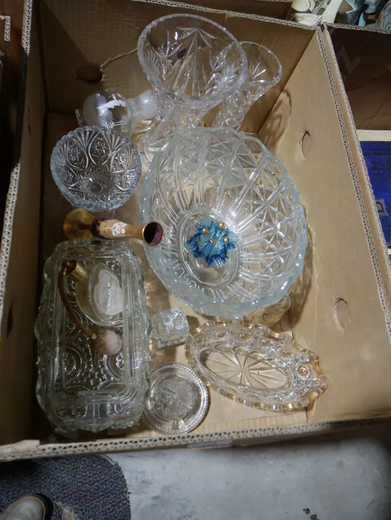 Assorted glassware Image 1++