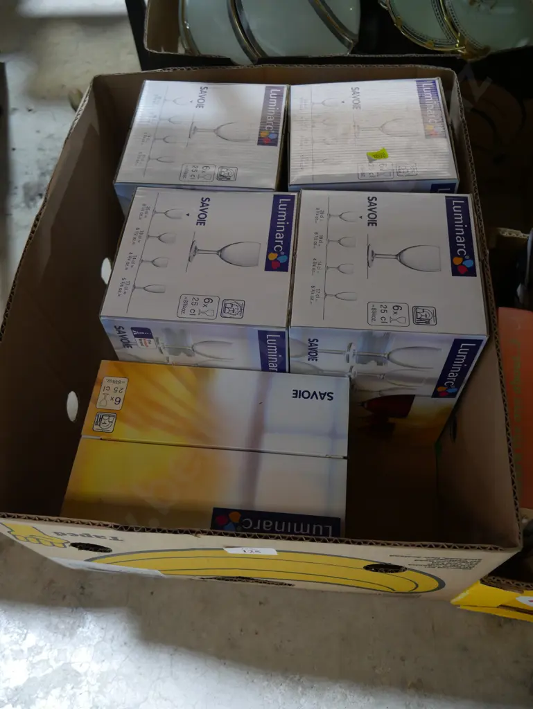 Box of wine glasses Image 1++
