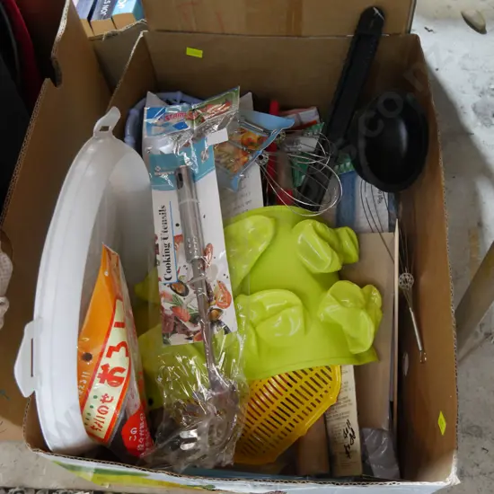 Box of kitchenware etc