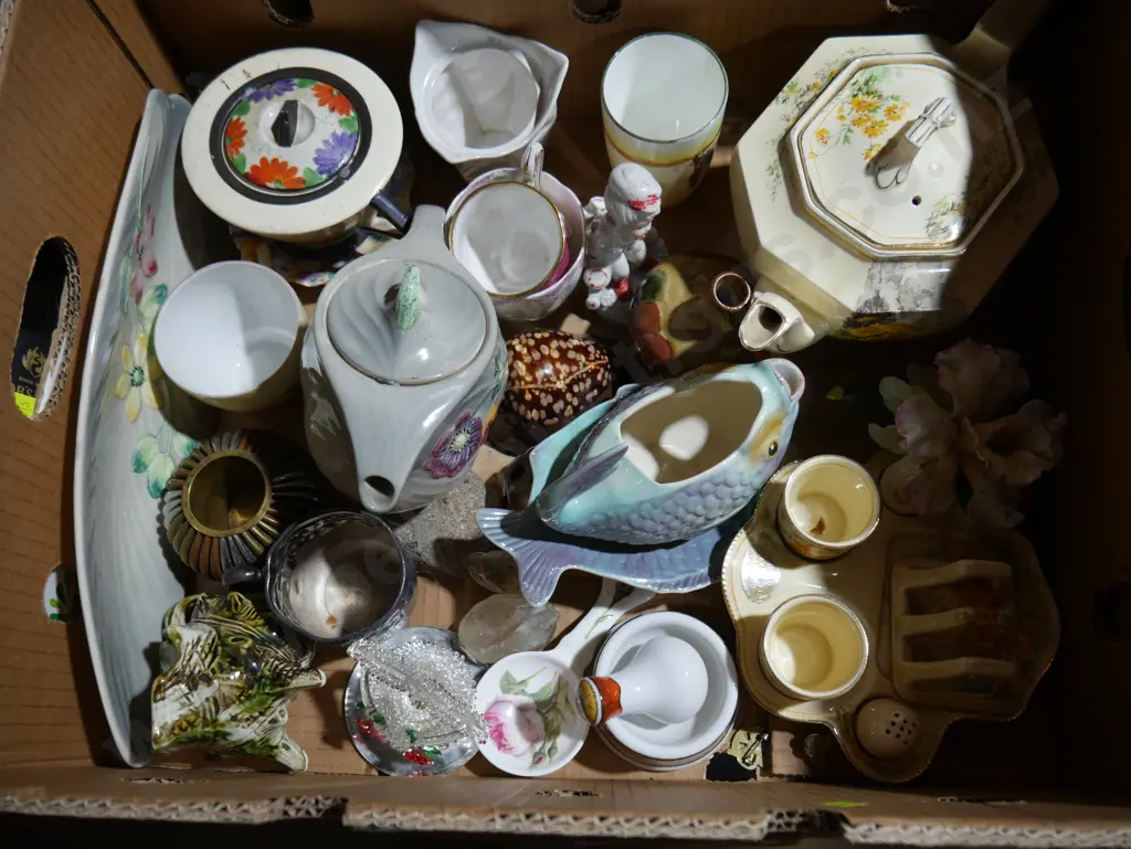 Assorted teapots etc Image 1++