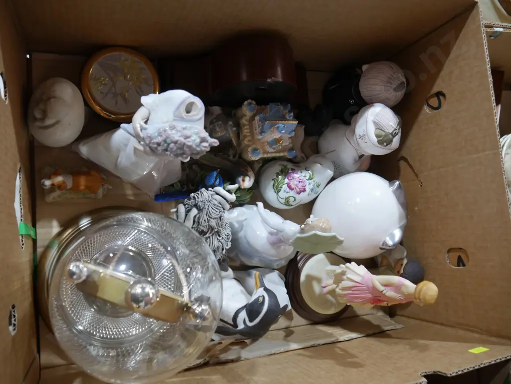 Assorted ornaments and clocks Image 1++