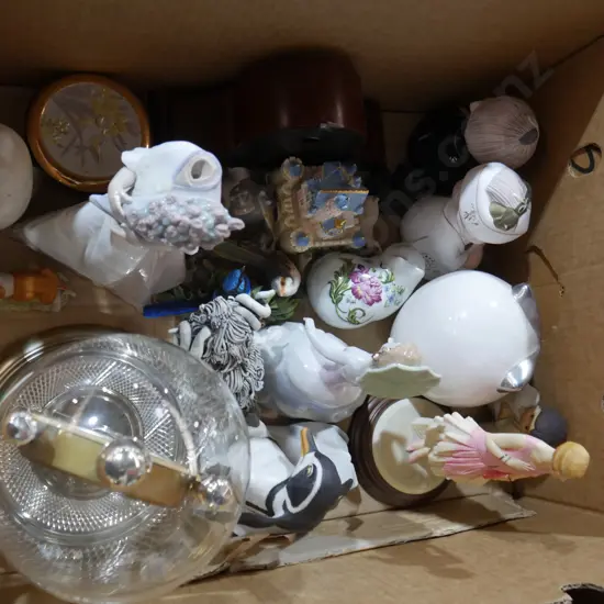 Assorted ornaments and clocks