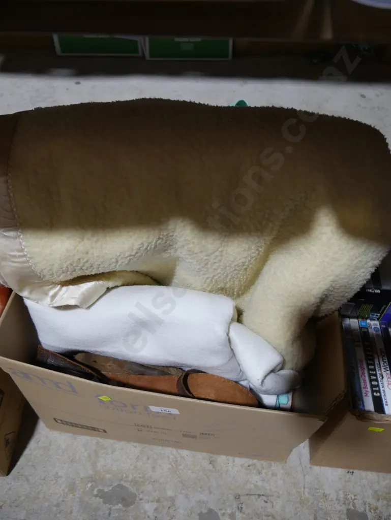 Box of woollen blankets etc Image 1++