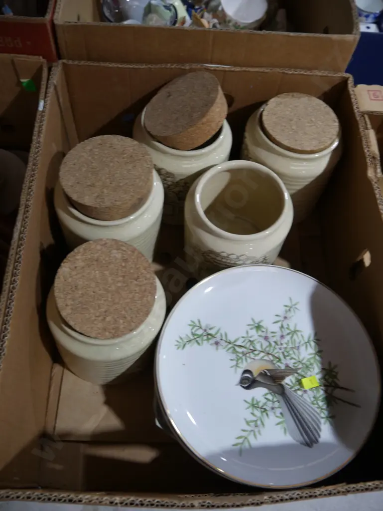 Storage containers and plates Image 1++