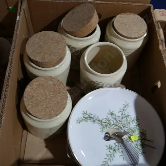 Storage containers and plates