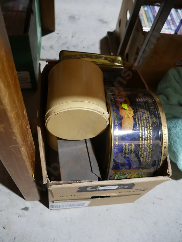 Assorted tins Image 1++