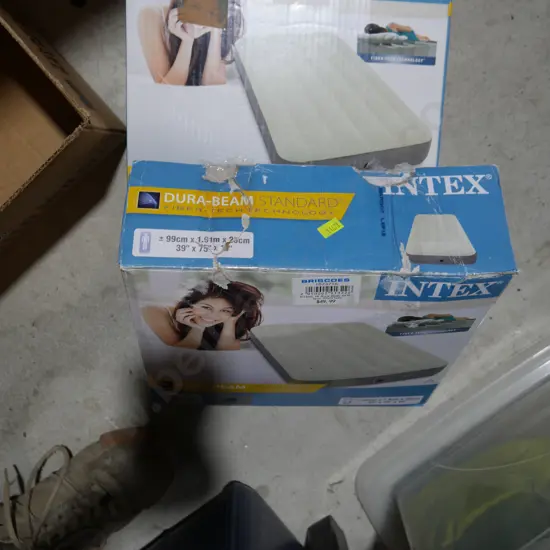 Two twin size air beds