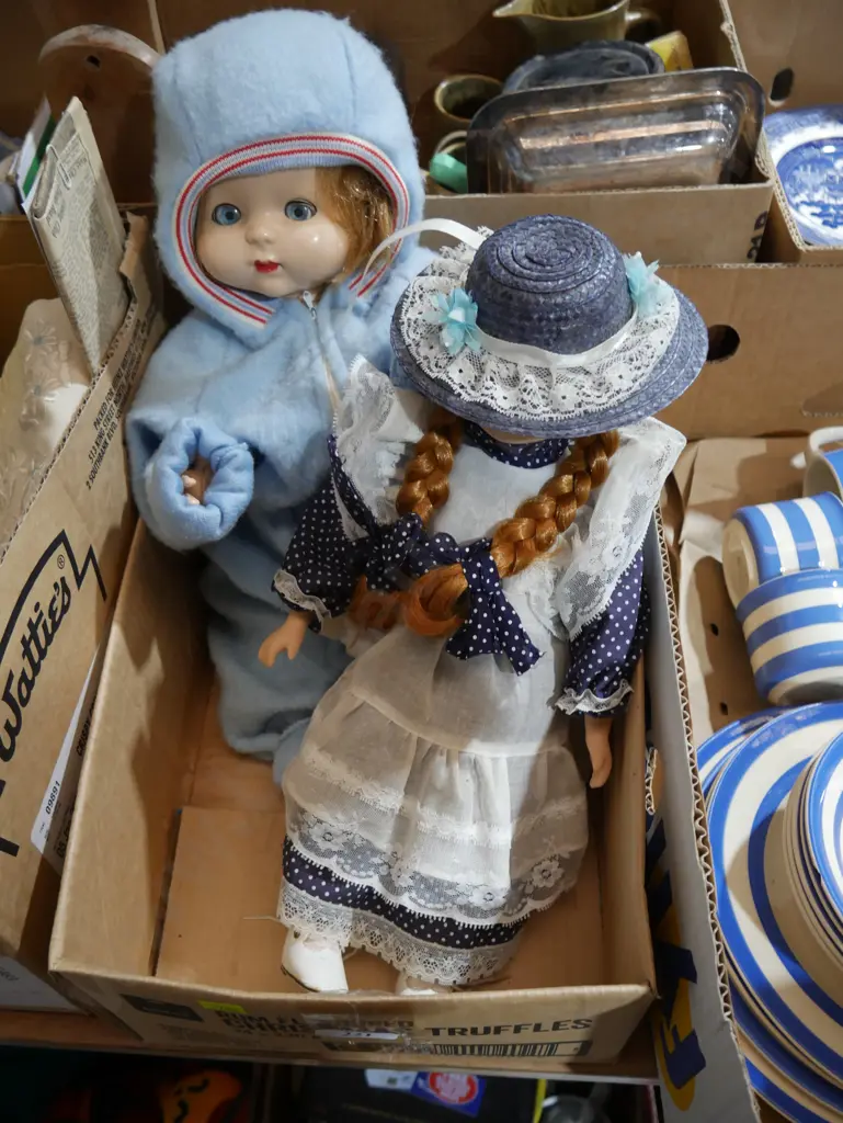Two dolls Image 1++