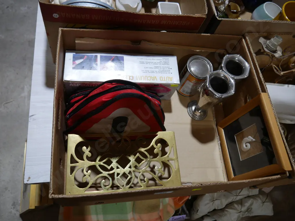 Brass stand, vases etc Image 1++