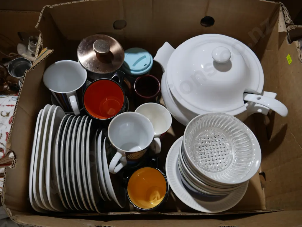 Plates, tureen etc Image 1++