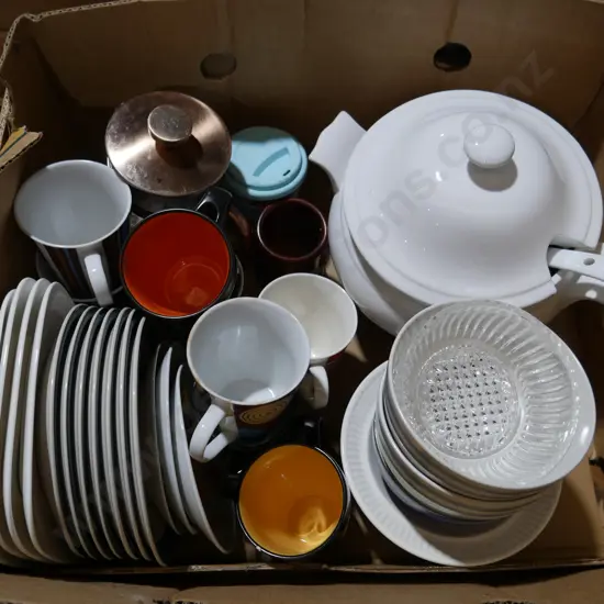 Plates, tureen etc
