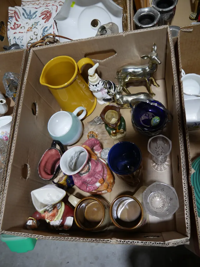 Assorted character jugs etc Image 1++