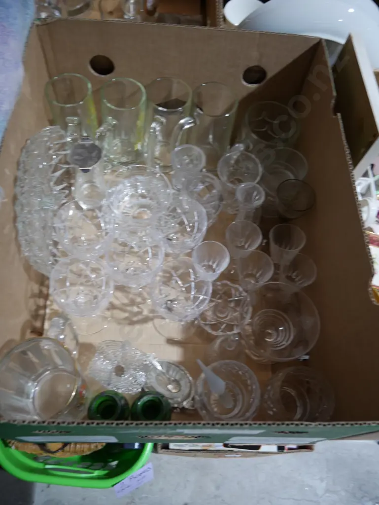 Assorted glassware Image 1++