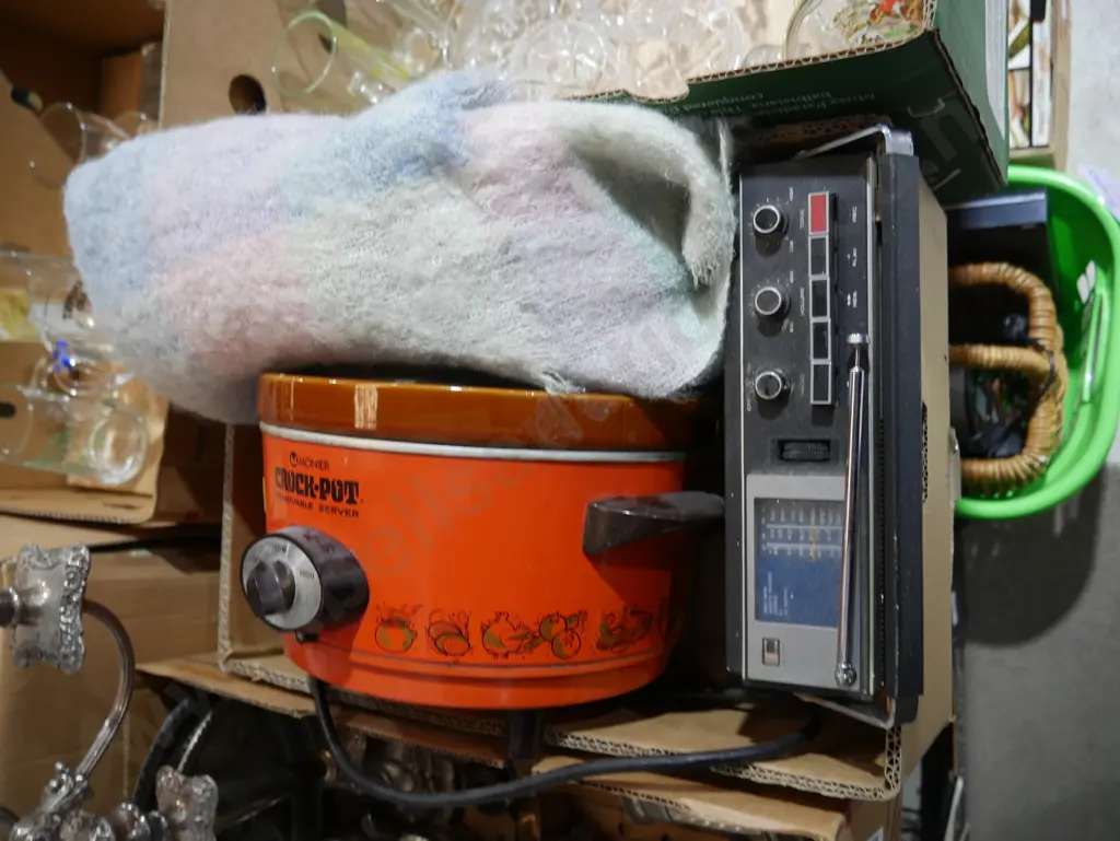 Old Radio, crock pot etc Image 1++