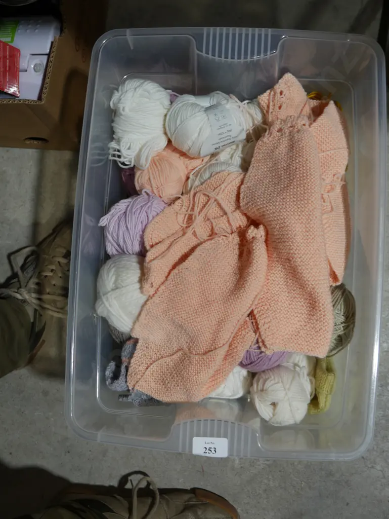 Box of wool etc Image 1++