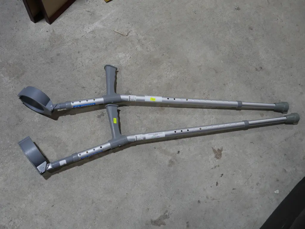 Crutches Image 1++