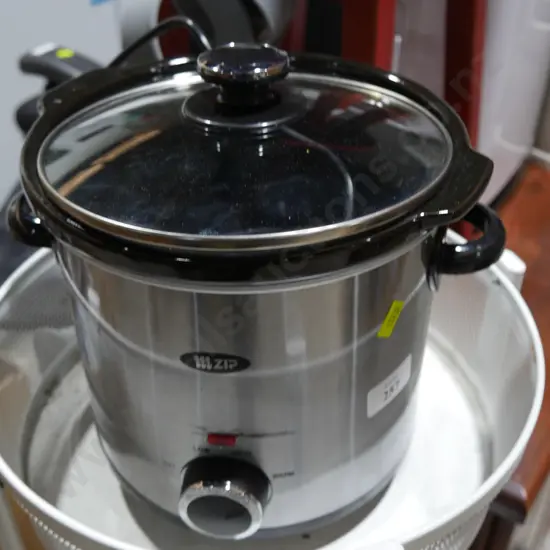 Zip slow cooker
