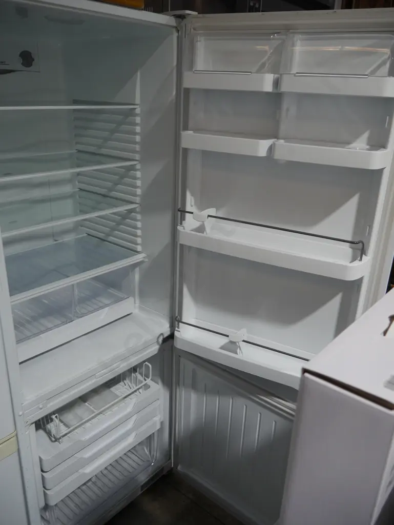 Fisher & Paykel fridge freezer Image 1++