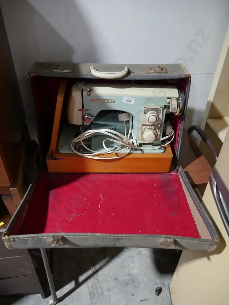 Brother sewing machine Image 1++
