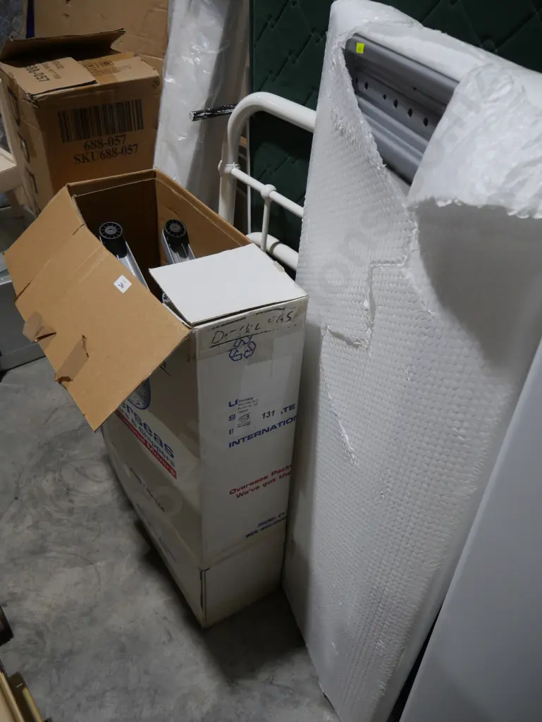 Desk (to be assembled) Image 1++