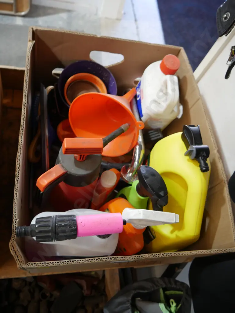 Garden sprayers etc Image 1++