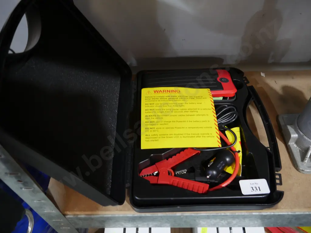 Portable jump starter Image 1++
