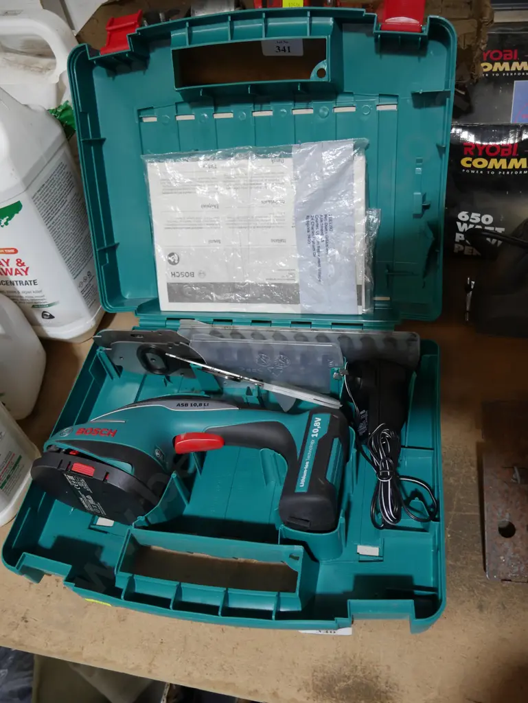 Bosch battery powered hedge trimmers Image 1++