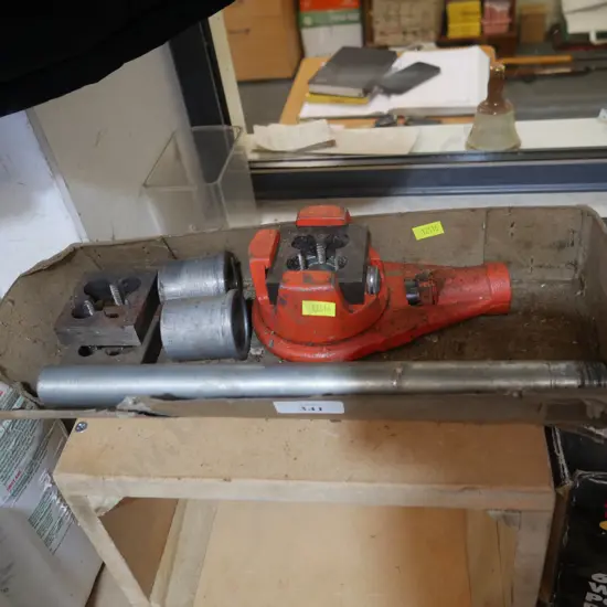 Pipe threader