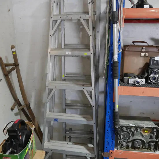 Aluminium extension ladder