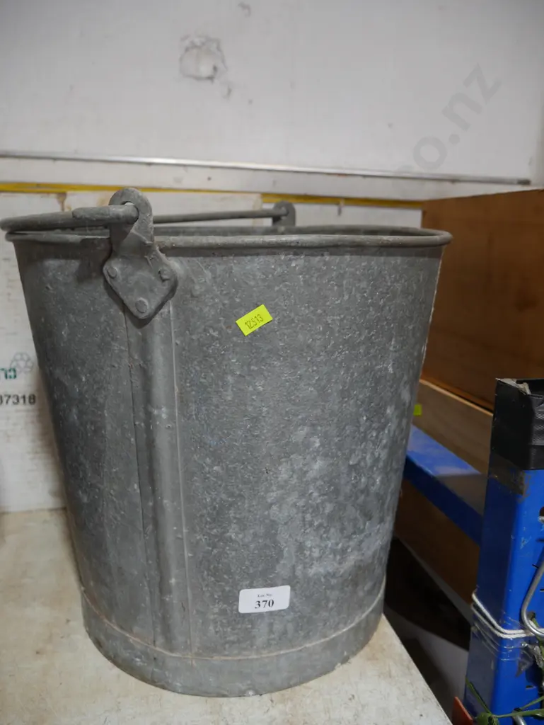 Metal bucket Image 1++