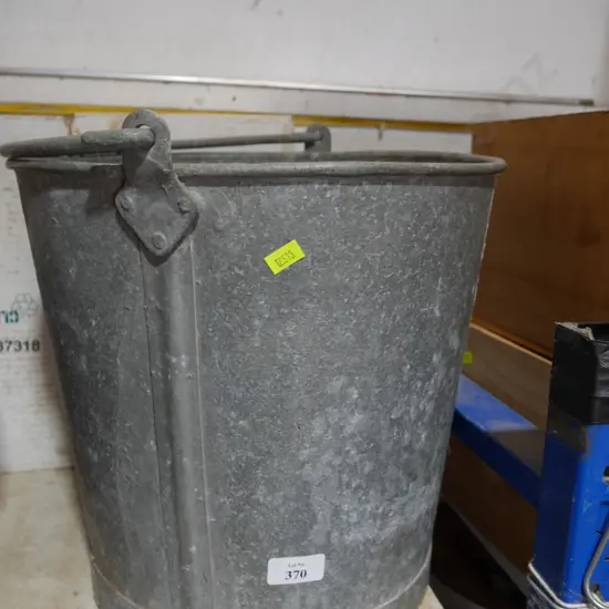 Metal bucket