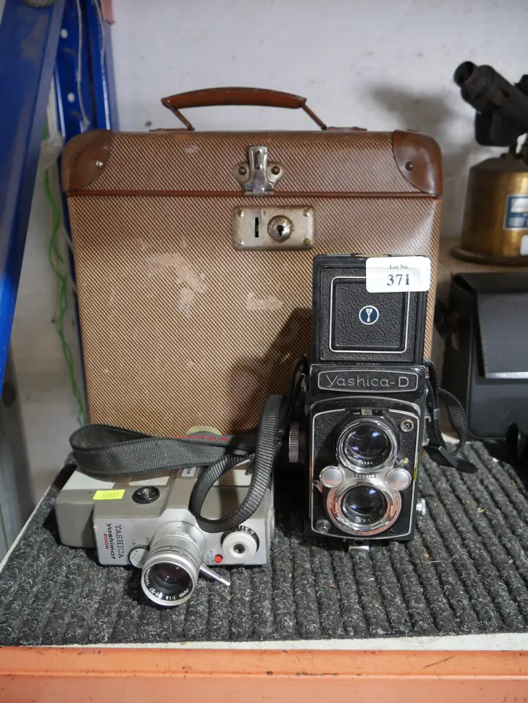Yashica camera and video camera Image 1++