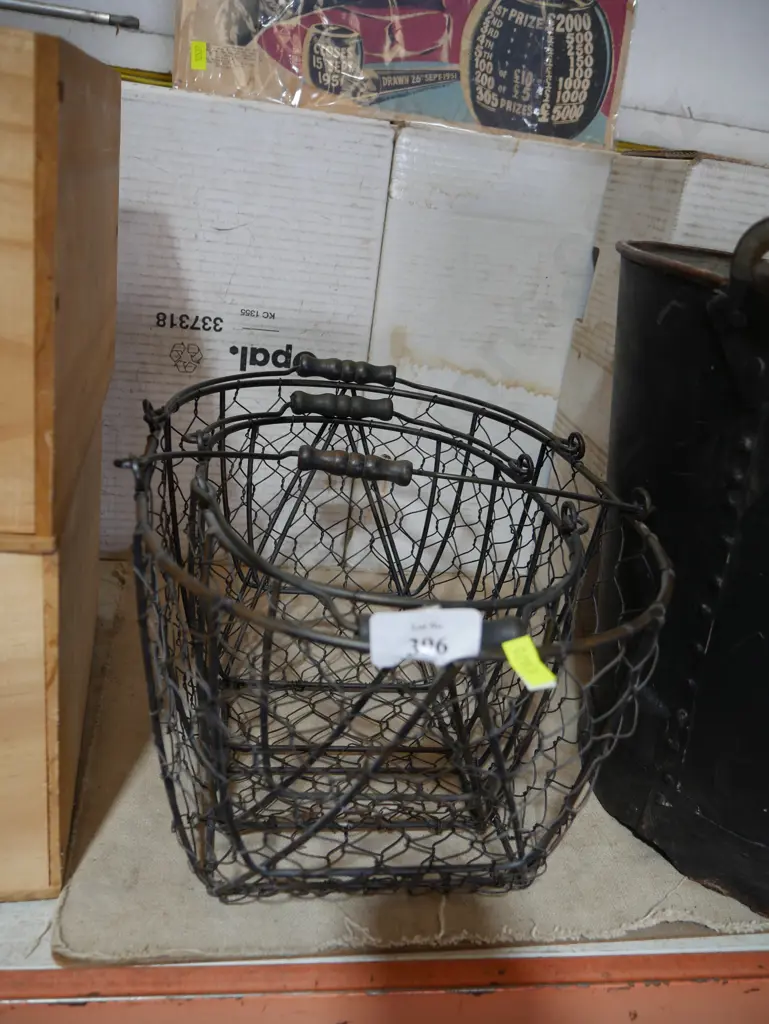 2 wire baskets Image 1++