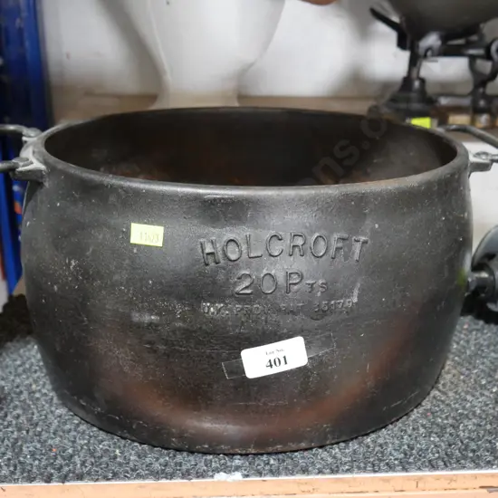 Cast iron pot