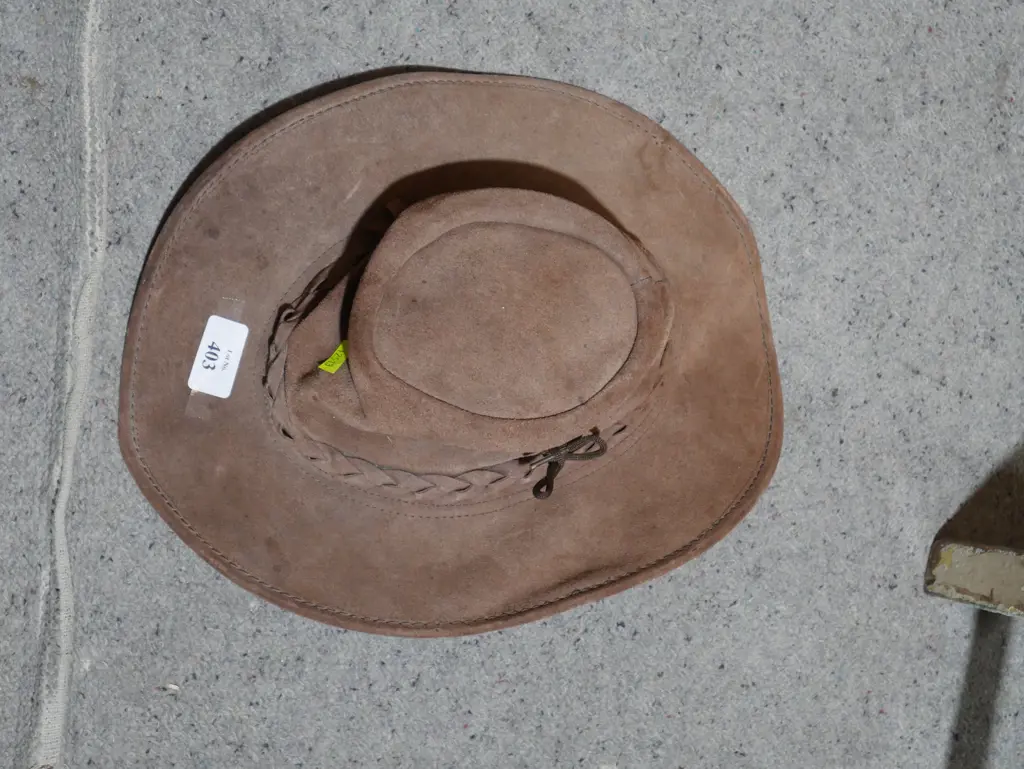 Suede hat Image 1++