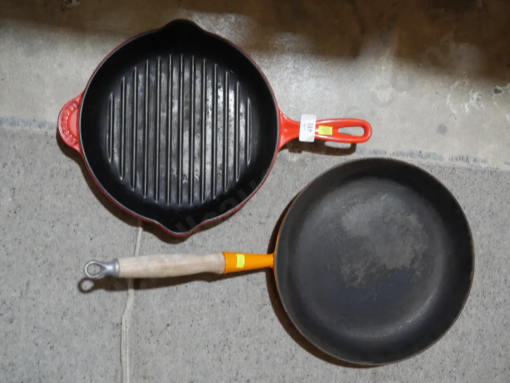 Two pans Image 1++
