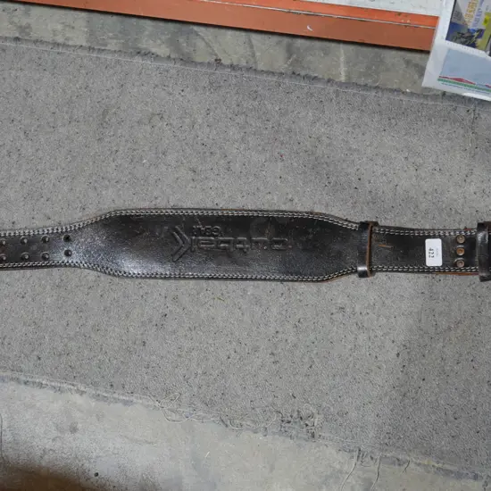 Weightlifting belt